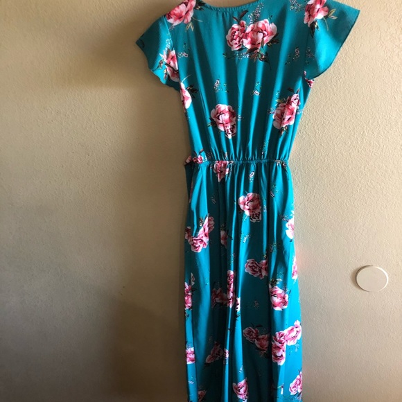 Women’s Dress - Picture 5 of 7